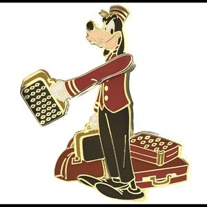 Disney Goofy Tower of Terror Bellhop Movable Pin